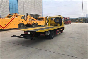 左贡非事故拖车